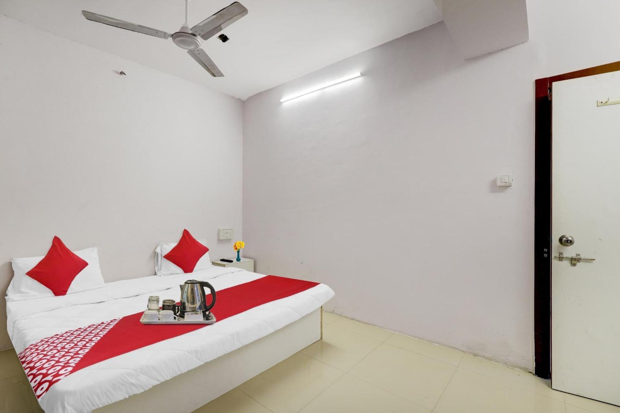 סוראט Hotel O Cozy Rooms מראה חיצוני תמונה