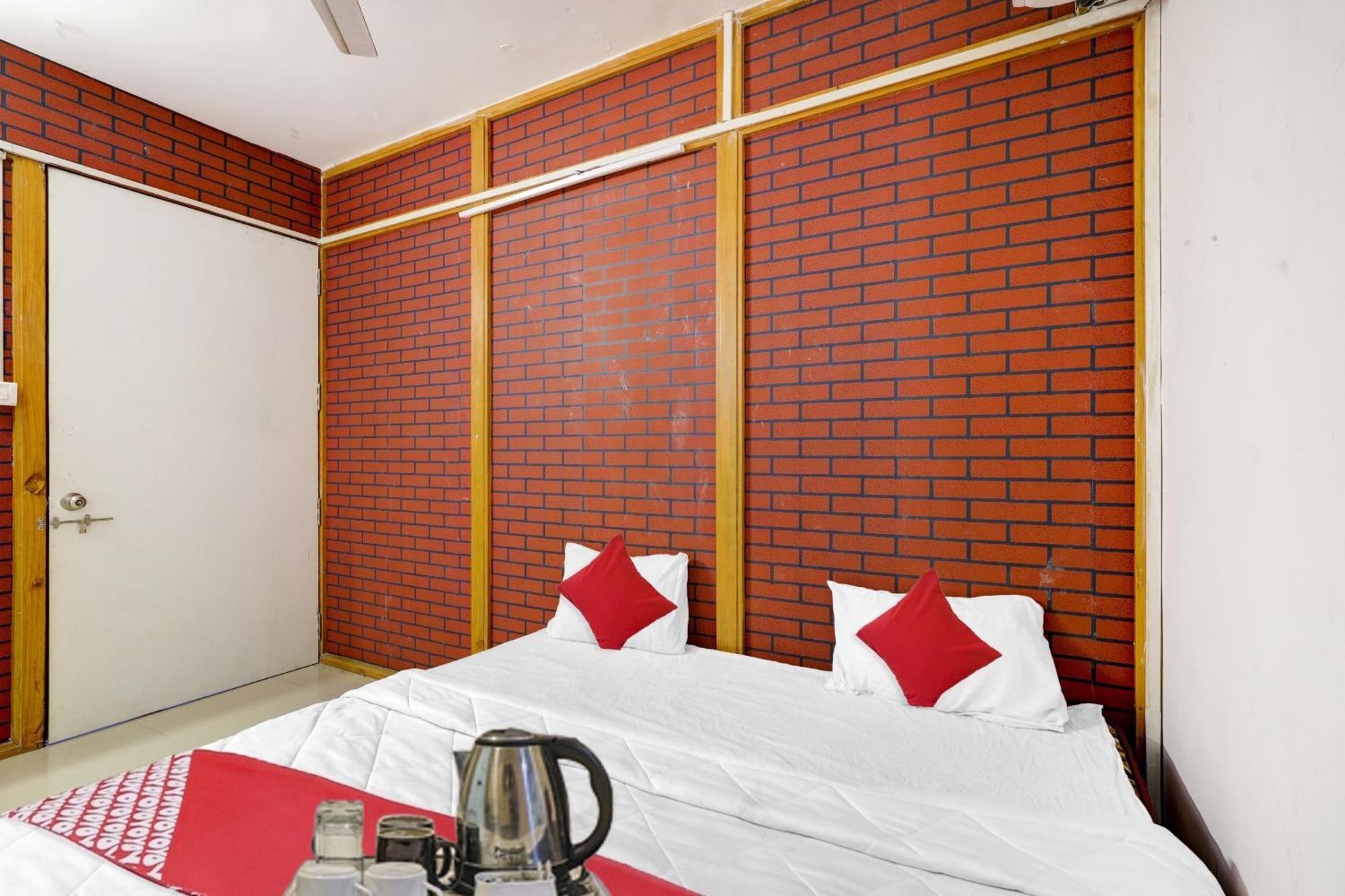 סוראט Hotel O Cozy Rooms מראה חיצוני תמונה